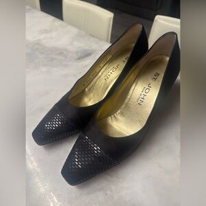 St John Black Leather Heels 7.5B Made in Italy Textured Toe Pumps